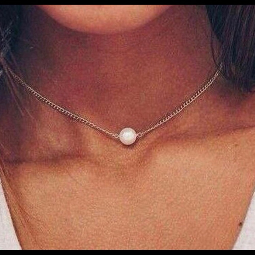 Simplistic Pearl Necklace - Picture 1 of 8